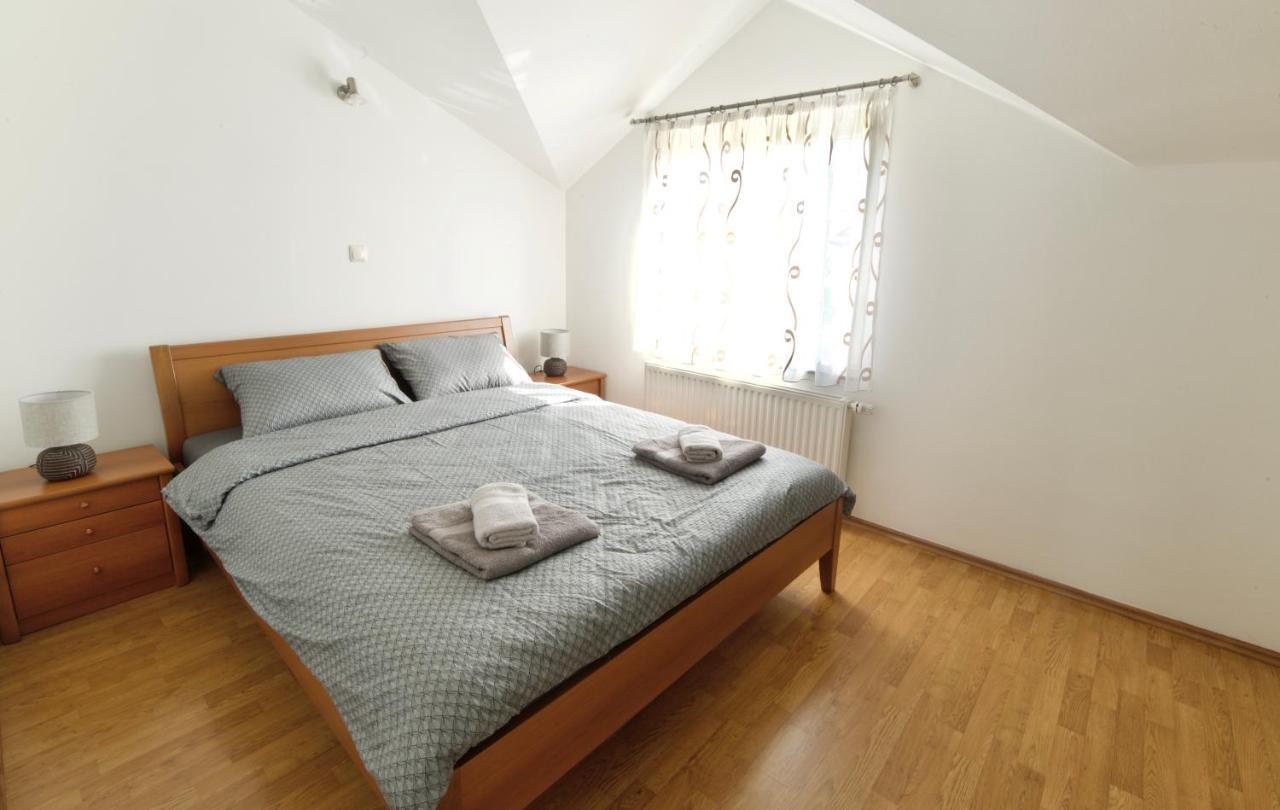 Вілла Relax House Nizic Drazice Екстер'єр фото
