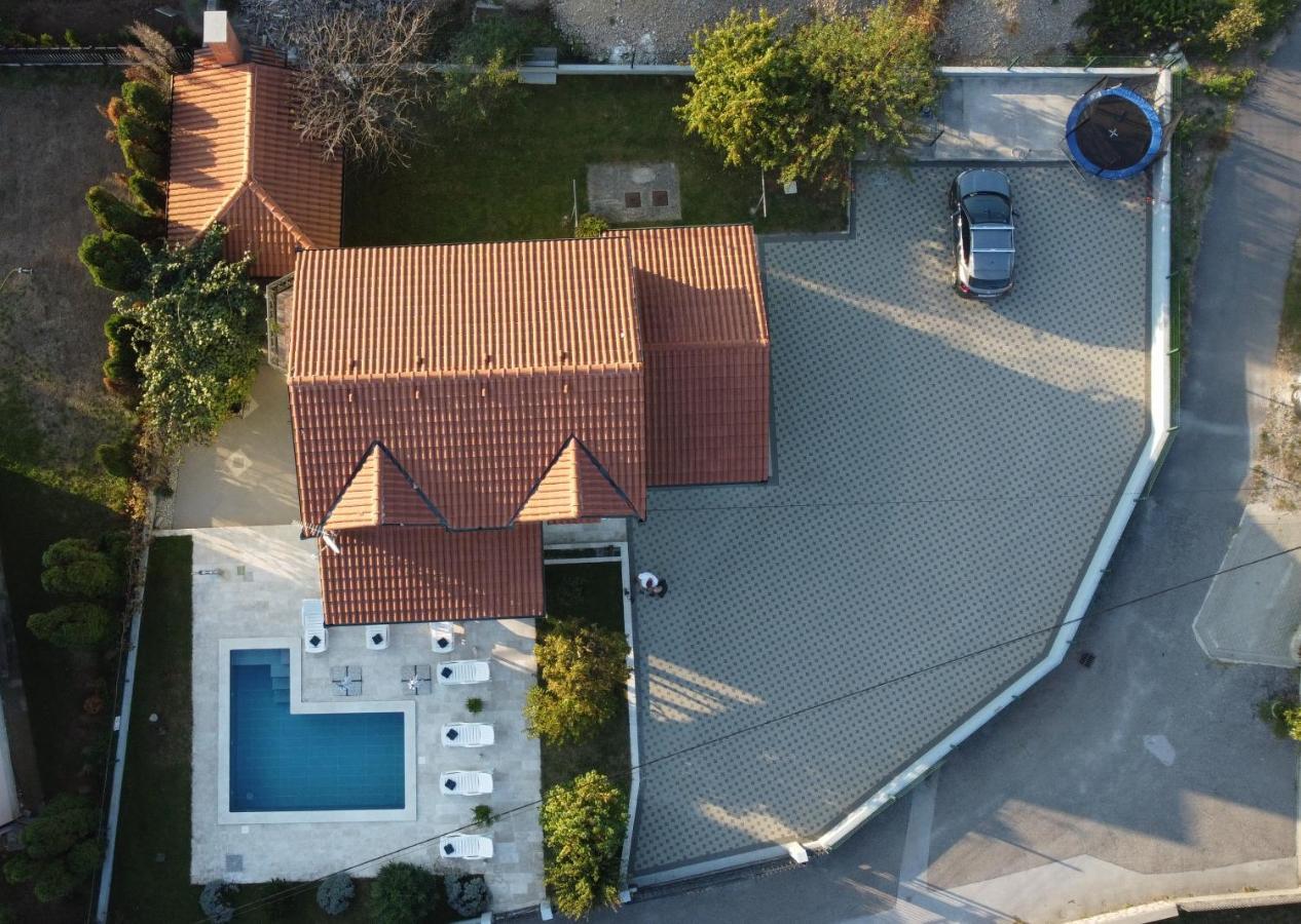 Вілла Relax House Nizic Drazice Екстер'єр фото