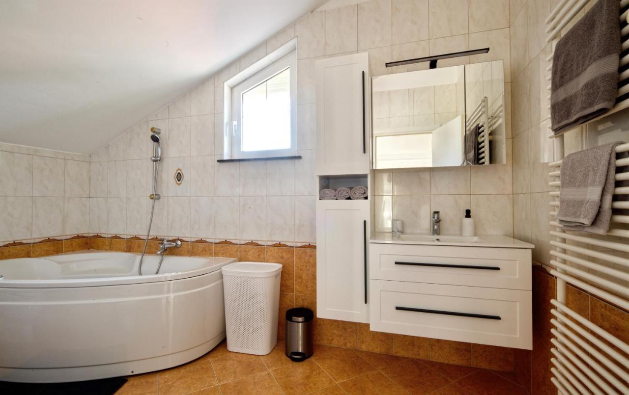 Вілла Relax House Nizic Drazice Екстер'єр фото