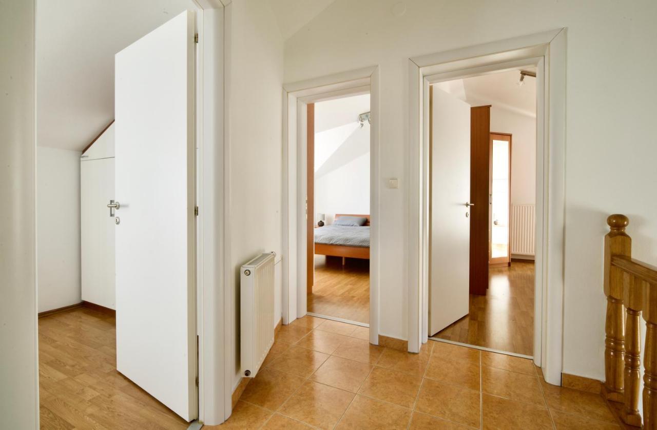 Вілла Relax House Nizic Drazice Екстер'єр фото